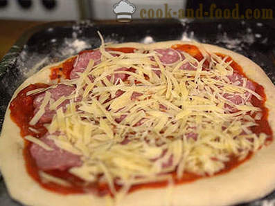 Pizza z prekajene klobase - najlažji recept