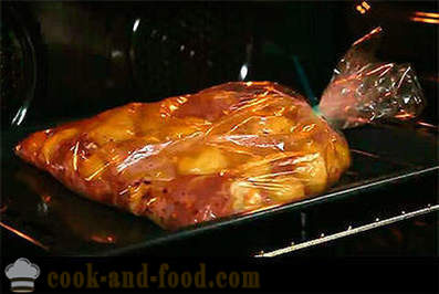Pečena piščančja bedra s krompirjem v luknjo