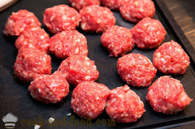Mesne kroglice iz telečjega mesa z omako