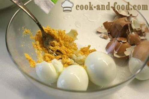 Fried pecivo z jajcem in zeleno čebulo