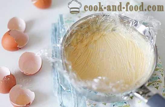 Makov kolač z jajčno kremo