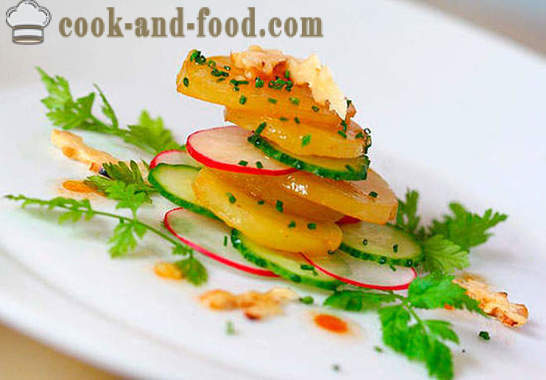 Zelenjavna krompirjeva solata z kumaric in redkev recept