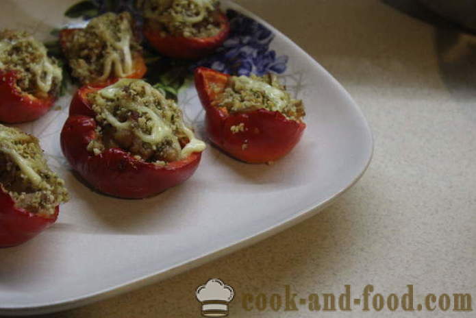 Polnjene paprike z mletim mesom, s sesekljano zeleno - kot so pečene polnjene paprike v pečici, s korak za korakom receptov fotografije