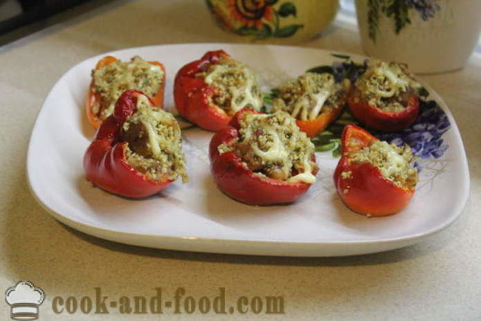 Polnjene paprike z mletim mesom, s sesekljano zeleno - kot so pečene polnjene paprike v pečici, s korak za korakom receptov fotografije