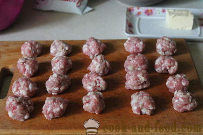 Svinjski mesne kroglice z gobami in smetanovi omaki - Kako pripraviti mesne kroglice iz mletega mesa in gob, korak za korakom receptov fotografije