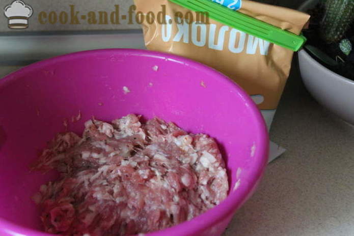Svinjski mesne kroglice z gobami in smetanovi omaki - Kako pripraviti mesne kroglice iz mletega mesa in gob, korak za korakom receptov fotografije