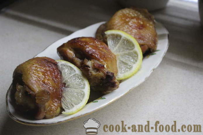 Piščančja bedra, pečen v rokavu - kot slastno pečenih piščančjih stegen v pečici v sojini omaki, korak za korakom receptov fotografije