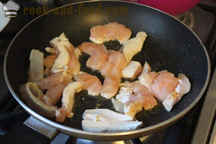 Delicious Govedina Stroganov iz piščančjih prsi s kislo smetano in gorčico - kako bi Govedina Stroganov iz piščanca z moko, korak za korakom receptov fotografije