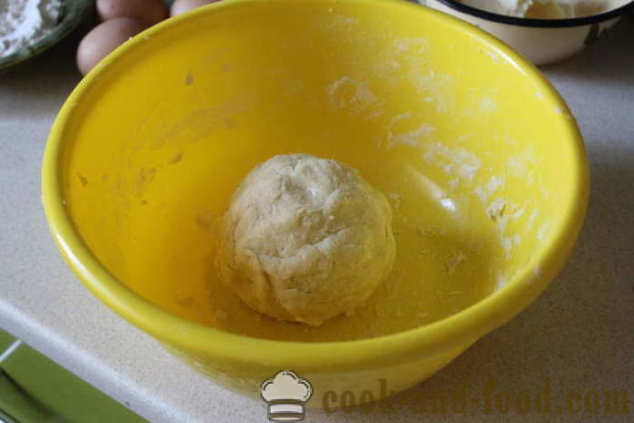 Pear pita testo - kako speči torto s hruškami, jajčno in narastek v pečici, s korak za korakom receptov fotografije