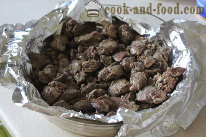 Pečena piščančja jetra v kisle smetane, korenje in čebulo - kako kuhati okusno piščančje jetra v pečici, s korak za korakom receptov fotografije