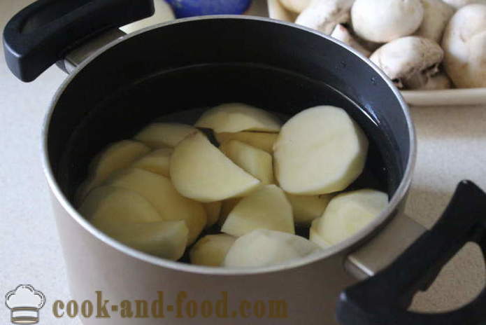Krompir z gobami s kislo smetano in česen - kako kuhati krompir z gobami v ponvi, korak za korakom receptov fotografije