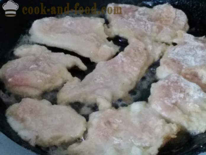 Slastni piščančji zrezki v ponvi - tako okusne kuhar zrezki piščančje prsi v testo, s korak za korakom receptov fotografije