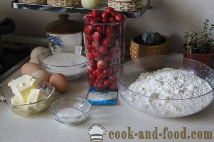 Sponge berry kiselkasti Charlotte pito - kako narediti jagodičja kolač v pečici, s korak za korakom receptov fotografije