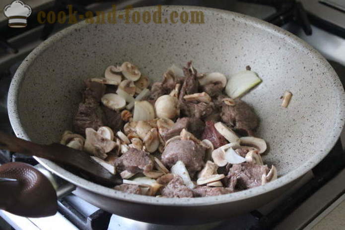 Okusni goveji golaž - tako okusno kuhati govejega obara z gobami, korak za korakom receptov fotografije