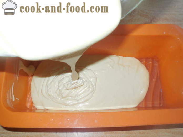 Enostavno cupcake na kondenziranega mleka v pečici - kako speči piškote na kondenziranega mleka, korak za korakom receptov fotografije