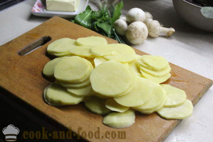 Lonec surovega krompirja z gobami in kislica - kako narediti pečenje krompirja z gobami, korak za korakom receptov fotografije