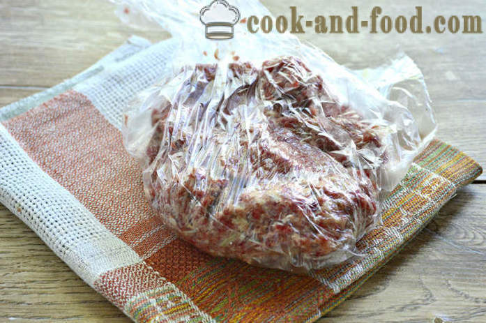 Sočno meso pleskavice z naribanega surovega krompirja - kako bi burgerje iz mleto govedino s krompirjem, korak za korakom receptov fotografije
