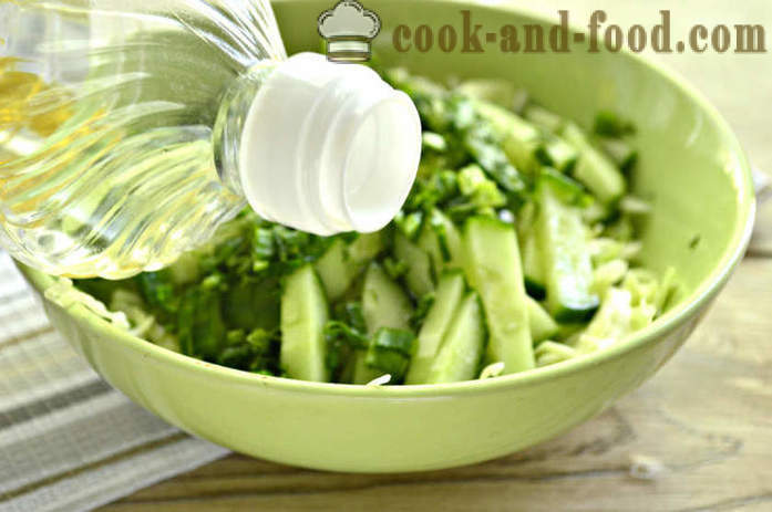 Preprosta solata iz zelja in kumare s kisom - kako narediti okusno solato iz svežega zelja in kumar s korak za korakom receptov fotografije
