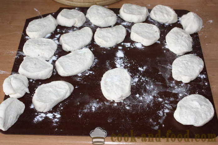 Bujne krofi na kvasovkah, polnjeni s sirom - kako bi krofi z nadevom, korak za korakom receptov fotografije