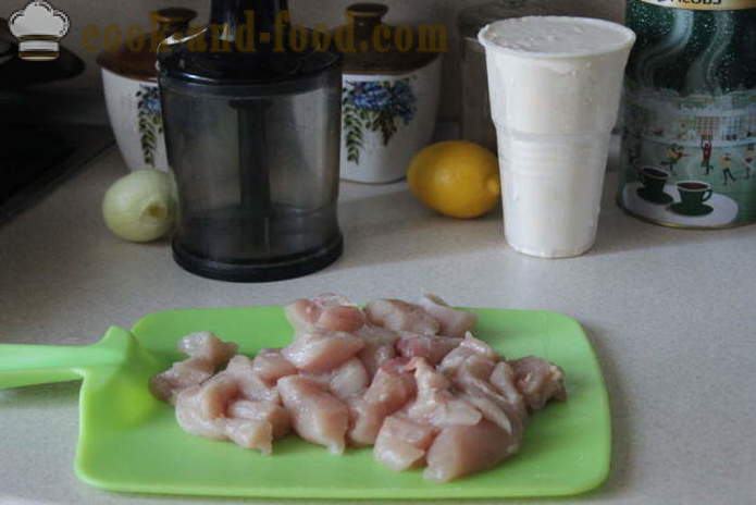 Mesne kroglice iz mletega piščanca z rižem in kislo smetanovi omaki - kako kuhati mesne kroglice iz mletega piščanca in riža, z korak za korakom receptov fotografije