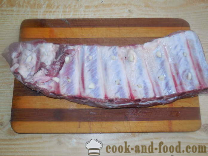 Svinjska rebra pečena z medom in sojino omako - kako spečemo svinjska rebra v pečici, s korak za korakom receptov fotografije