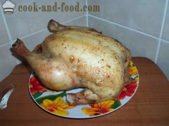 Cel piščanec v pečici v foliji - kot okusno pečenega piščanca v celoti pečice, korak za korakom receptov fotografije