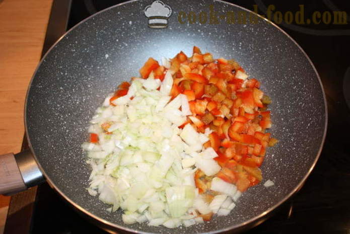 Italijanski ziti jed - tako kot testenine pečemo v pečici s sirom, paradižnikom in šunko, korak za korakom receptov fotografije