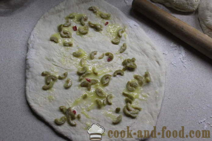 Pečen kvasa kruh z olivami in papriko - kako speči italijanski kruh v pečici, s korak za korakom receptov fotografije