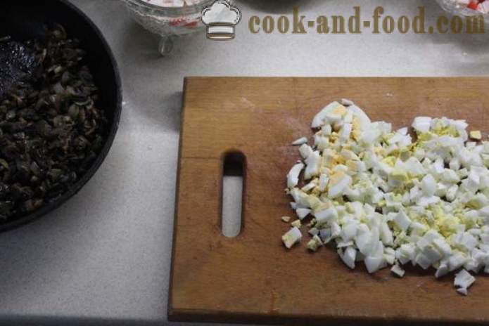 Večplastne rakovica solata z rižem in gobami - kako kuhati rakovica solata z rižem in gobami, korak za korakom receptov fotografije
