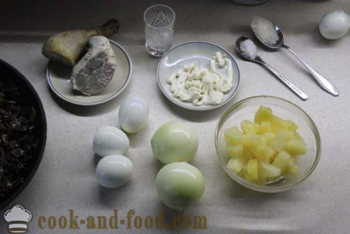 Večplastna solata z gobami, prsi in ananasa - kako bi ananasa solata s piščancem, korak za korakom receptov fotografije
