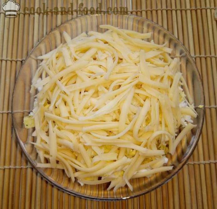 Preprosta solata in čipi - kako narediti večplastna solata s šunko, gobami in čipov, korak za korakom receptov fotografije