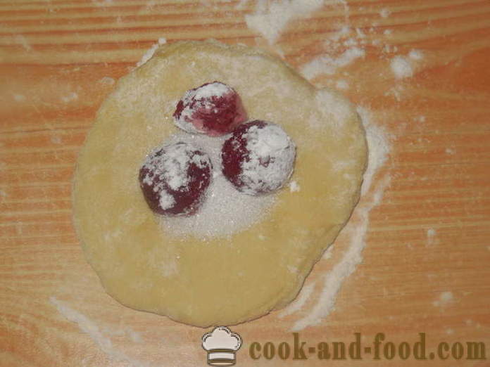 Vetrne pecivo z jagodami - kako kuhati pecivo z jagodami v pečici, s korak za korakom receptov fotografije