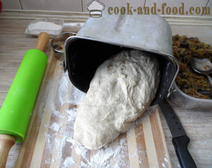 Kvas torta Honeycomb - kako speči torto iz kvašenega testa, korak za korakom receptov fotografije