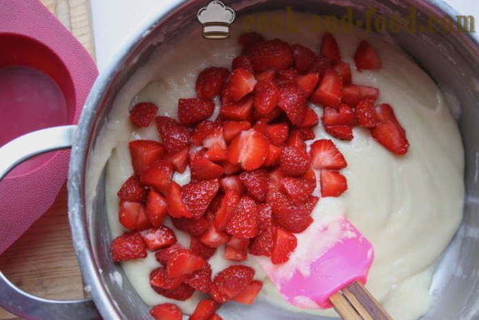 Domače kolački na jogurt z jagodami - kako kuhati kolački v silikonske kalupe, korak za korakom receptov fotografije