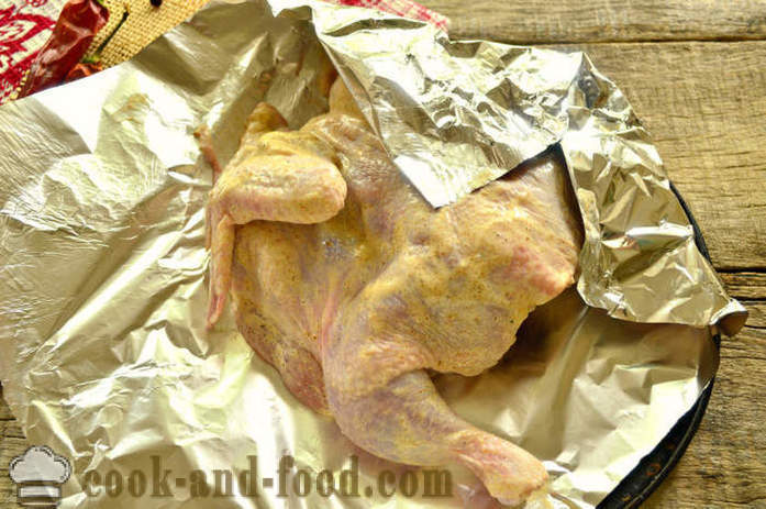 Cel piščanec pečen v foliji v pečici - kako kuhati piščanca v pečici v foliji, s korak za korakom receptov fotografije