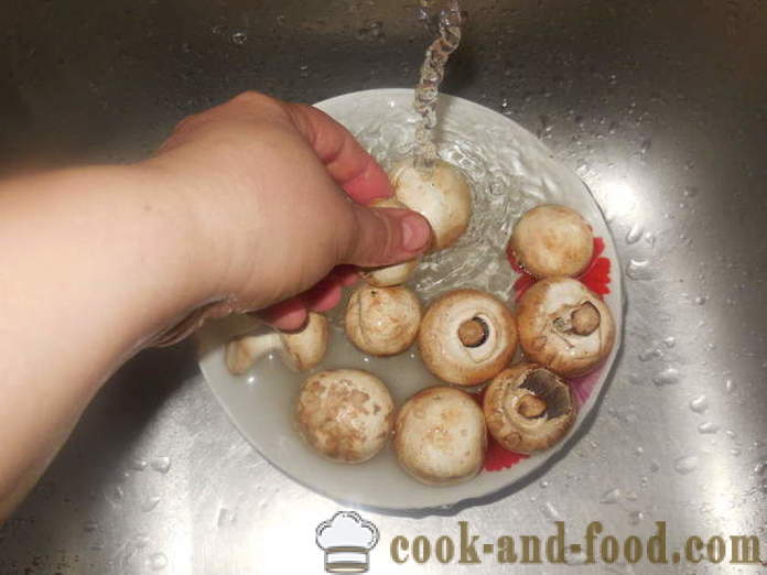 Dušena gobe v smetanovi omaki v ponvi - kako kuhati gobe v kislo smetano, korak za korakom receptov fotografije