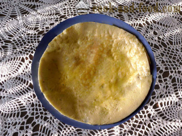 Solata z umešana jajca in klobase in kislo smetano - Kako pripraviti solato z omleto, korak za korakom receptov fotografije