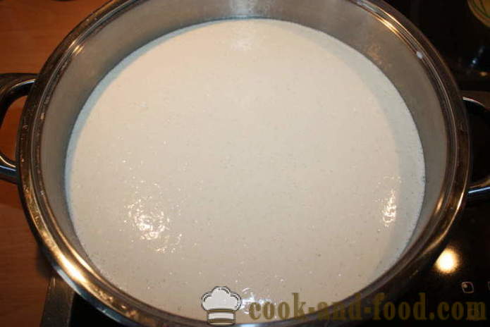 Velikonočni kolač z mandlji in rozine, mleko - kako speči torto v pečici, s korak za korakom receptov fotografije