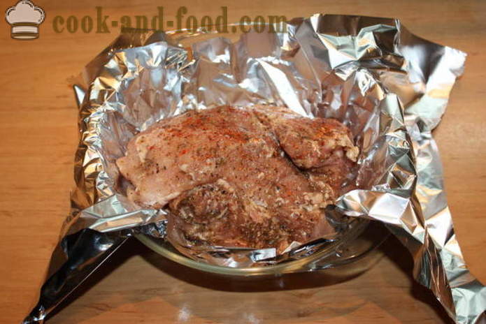 Svinjina v folijo, pečen v pečici s granatnega jabolka omaki - kako speči svinjine, ki je bila sočna, s korak za korakom receptov fotografije