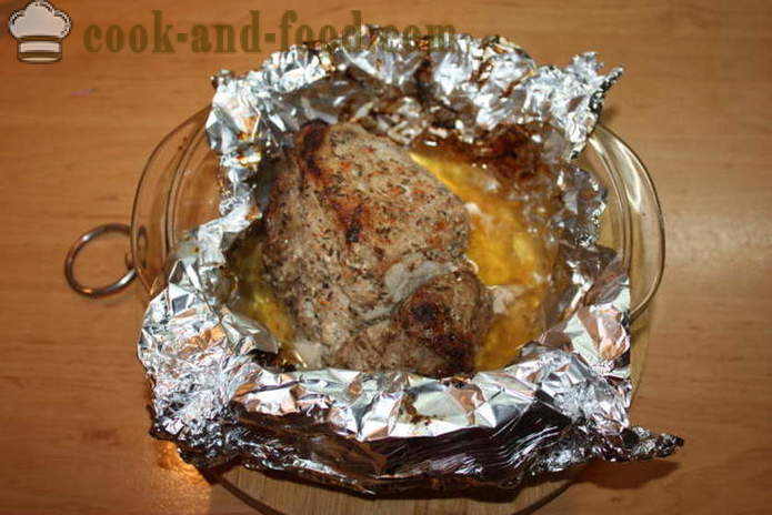 Svinjina v folijo, pečen v pečici s granatnega jabolka omaki - kako speči svinjine, ki je bila sočna, s korak za korakom receptov fotografije