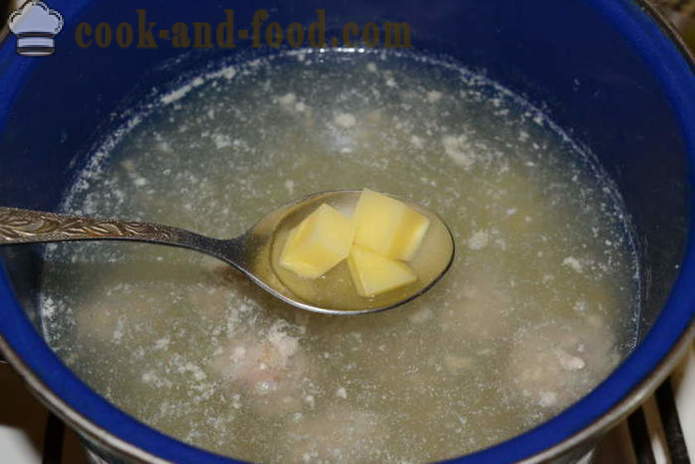 Krompirjeva juha z zamrznjenimi mesne in vložene kumarice - kako kuhati krompirja juha z mesne kroglice, s korak za korakom receptov fotografije