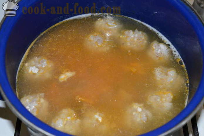 Krompirjeva juha z zamrznjenimi mesne in vložene kumarice - kako kuhati krompirja juha z mesne kroglice, s korak za korakom receptov fotografije