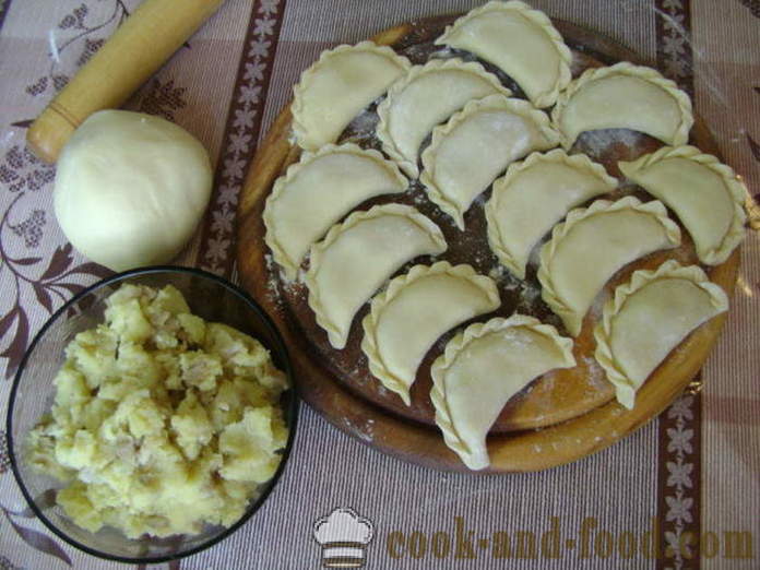 Brezmesne cmoki s krompirjem in gobami - kako kuhati cmoke s krompirjem in gobami, korak za korakom receptov fotografije