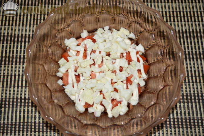 Solata z rakovic palice, paradižnik, sir in jajca - kako kuhati okusno solato iz rakovic palice, korak za korakom receptov fotografije