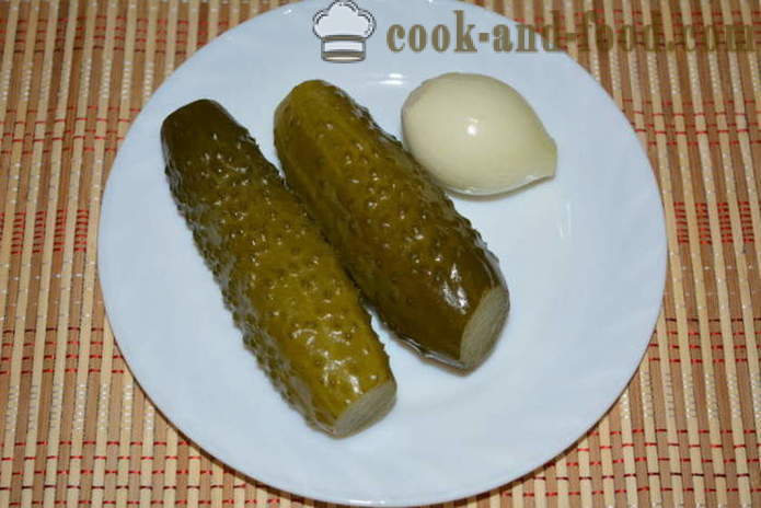 Solata iz kisle kumare in čebulo Luka- kako narediti solata kumarice in čebulo, z korak za korakom receptov fotografije
