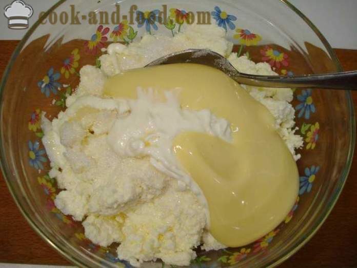 Skuta sladica s kondenzirano mleko, banane in rdečega ribeza - kako kuhati sira sladico brez želatine, korak za korakom receptov fotografije