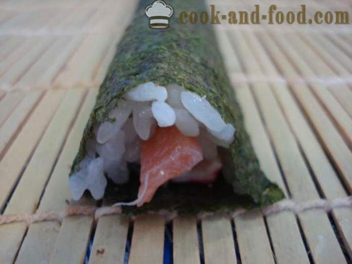 Suši zvitki z rakovic palice in rdeče rib - kuhanje suši zvitkih doma, korak po korak receptov fotografije