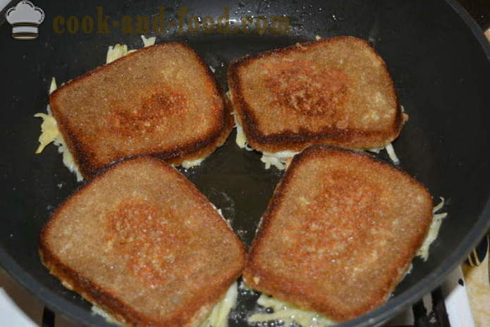 Vroče sendviči z naribanega surovega krompirja - Kako narediti vroče sendviče v ponvi, korak za korakom receptov fotografije