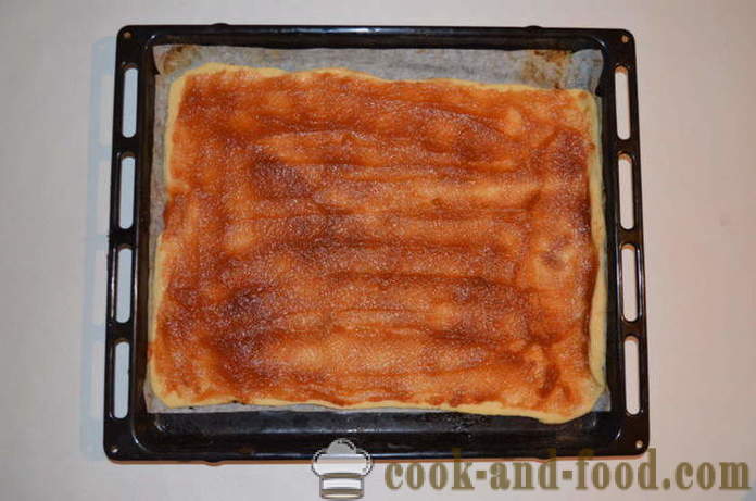 Delicious Božič torta z jabolčno marmelado v pečici - kako pripraviti božično torto z marmelado, s korak za korakom receptov fotografije