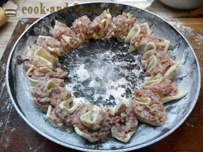 Puff pastozni Krizantema - kako kuhati meso pita krizanteme vlečeno testo, s korak za korakom receptov fotografije